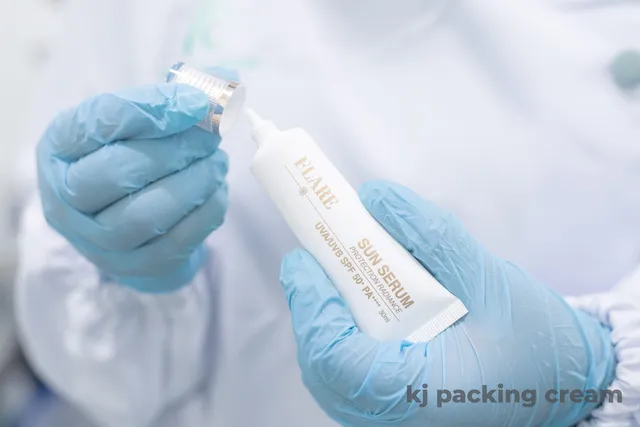 บรรจุครีมลงกระปุก ปิดแผ่นซีลและฝา — KJ Packing Cream